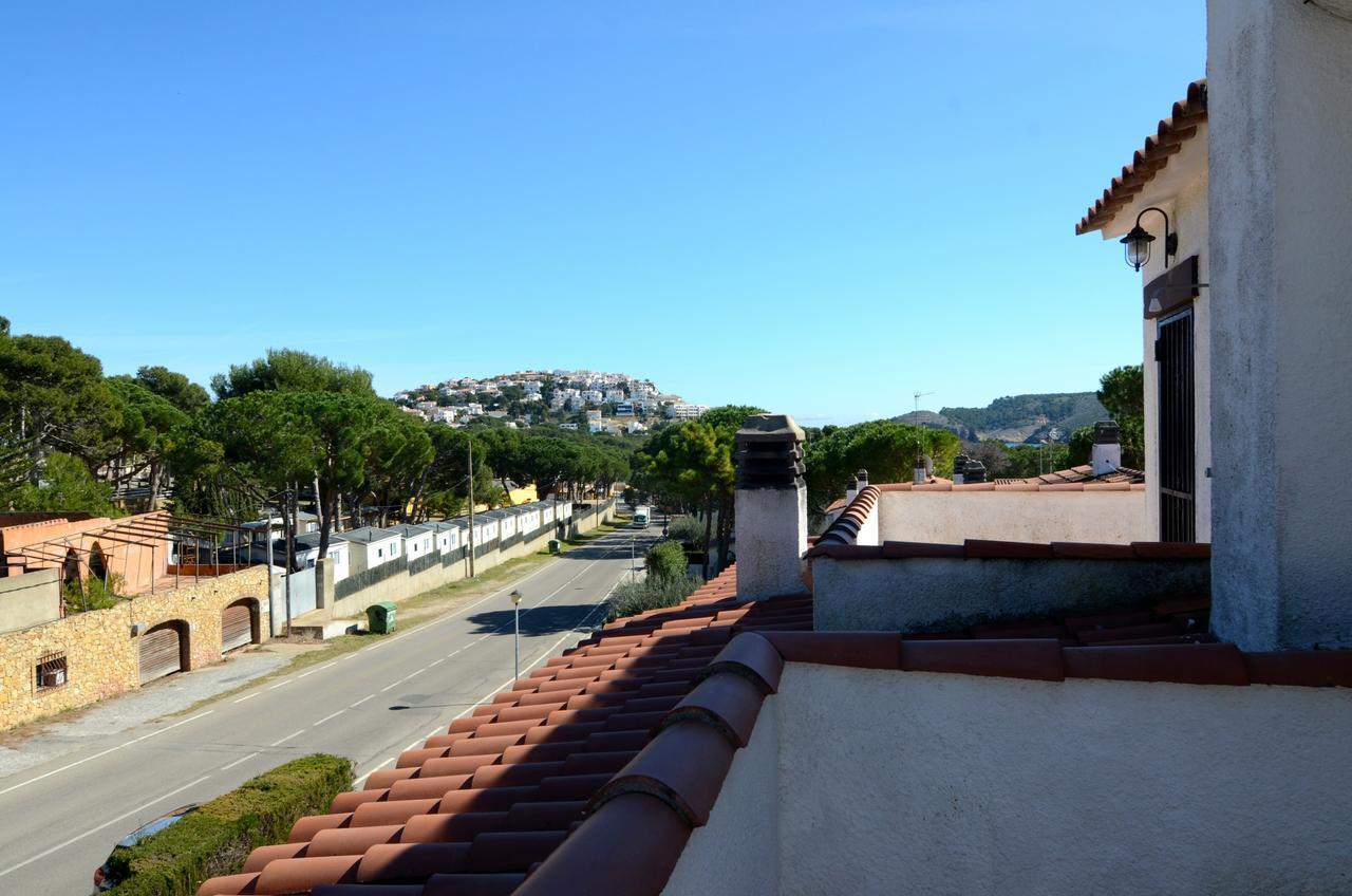 Villa Avinguda Montgo L' Escala Esterno foto
