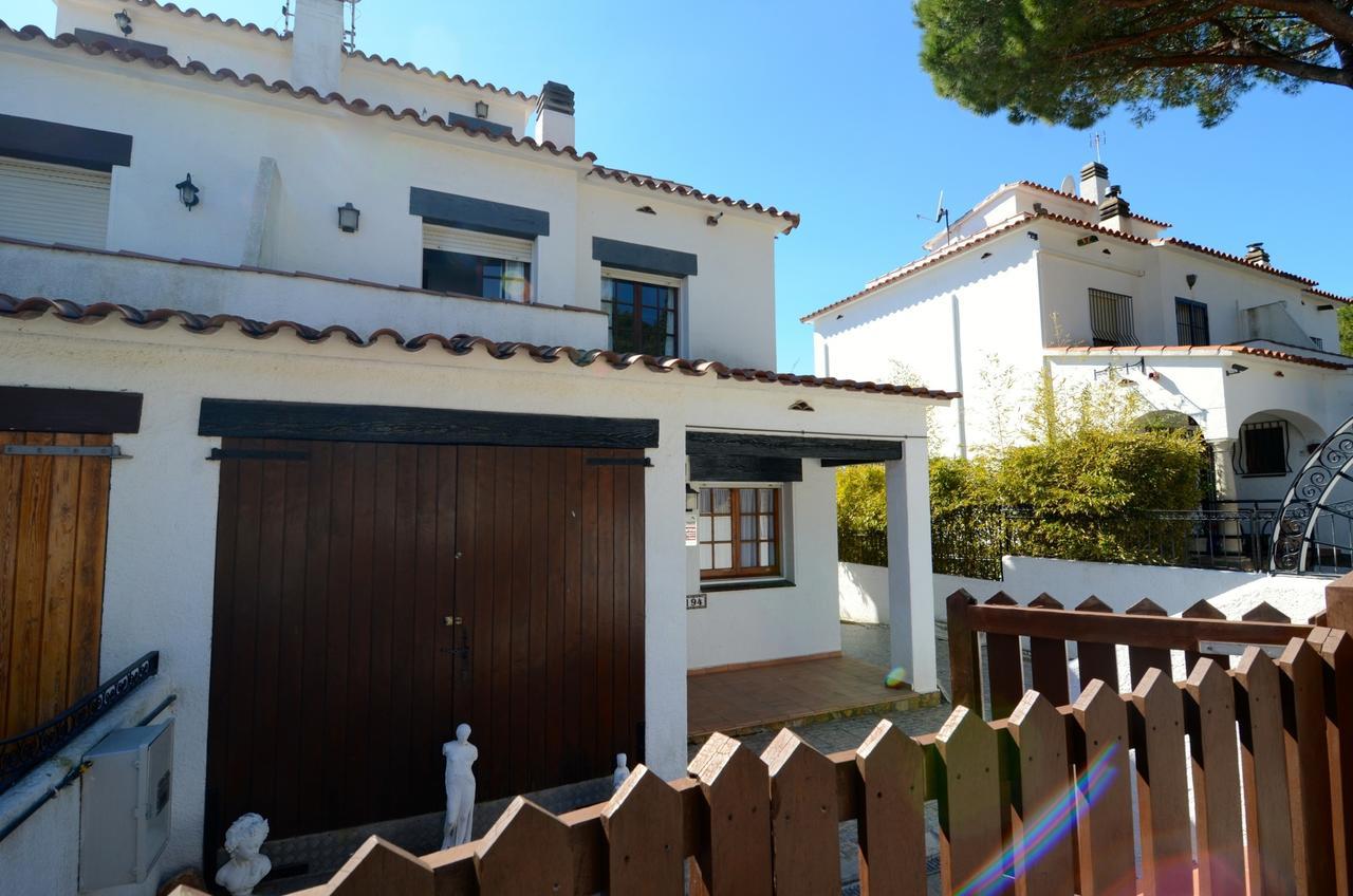 Villa Avinguda Montgo L' Escala Esterno foto