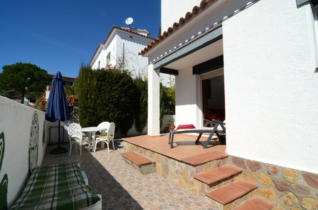 Villa Avinguda Montgo L' Escala Esterno foto